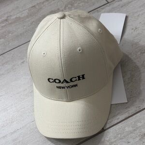 Coach chalk Cap with Brown  Logo … NWT..ladies 
Baseball cap